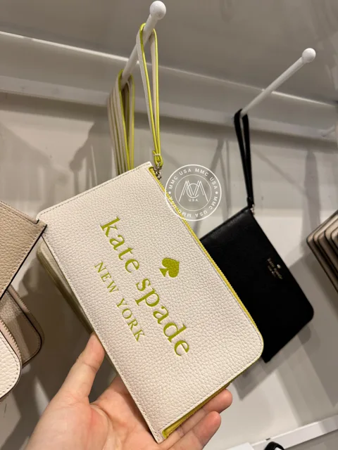LUCY MED LZIP WRISTLET EMBOSSED LOGO KG474