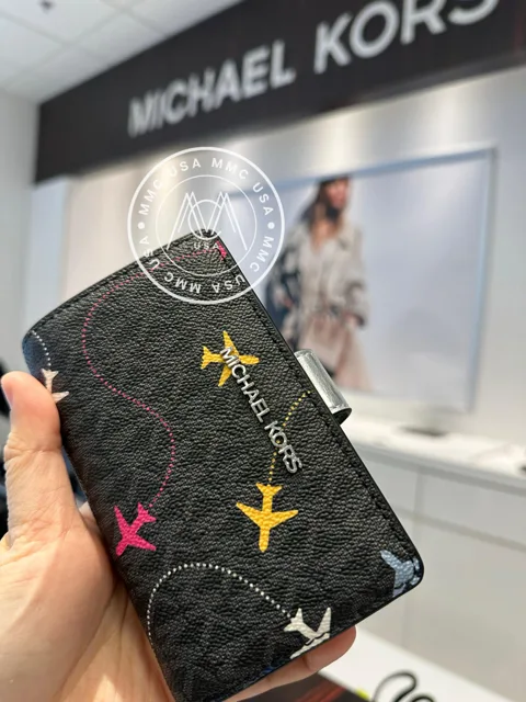 MK MEDIUM WALLET SIGN FLIGHT