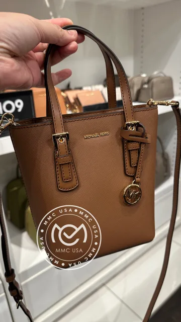 MK XS NS VOYAGER CROSSBODY