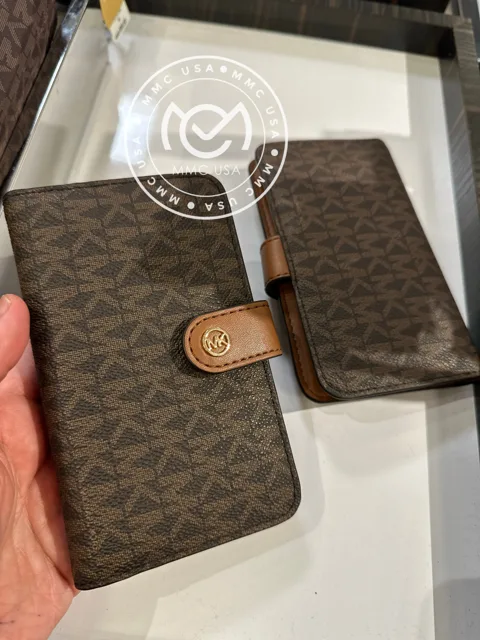 MK JET SET MEDIUM CARD CASE SIGN