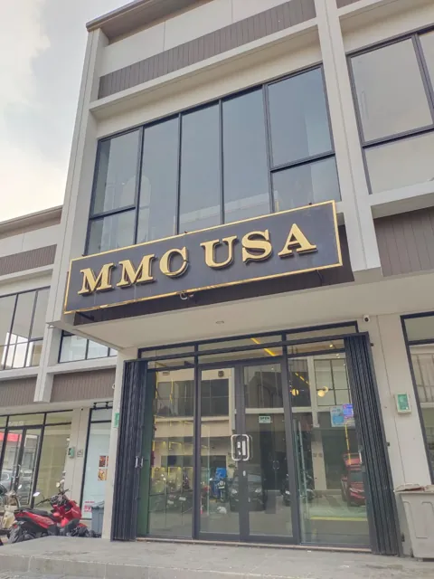 Tampak depan butik MMC USA di Gading Serpong
